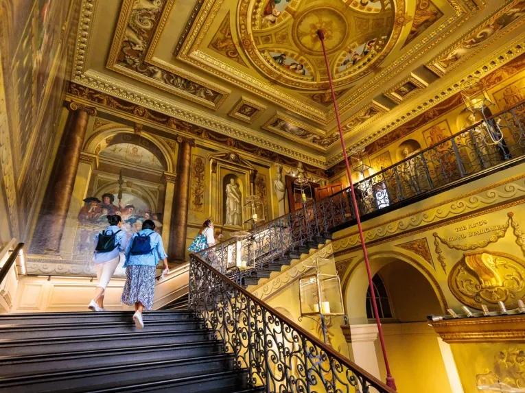 London Kensington Palace & Afternoon Tea