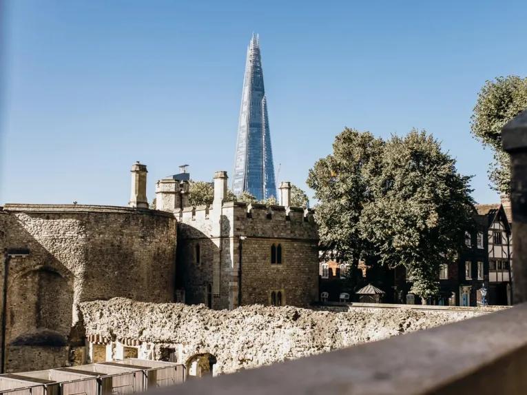 London Morning Tower: Jewels & Cruise