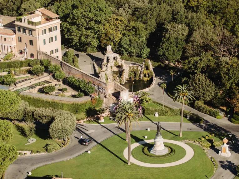St. Peter’s Basilica Priority Access Tour with Dome & Crypt