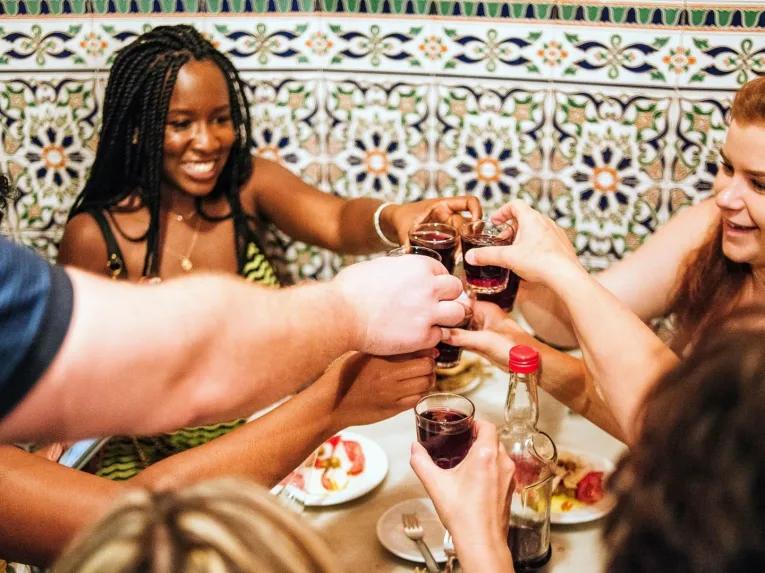 Barcelona BCN: Tapas, Taverns & History