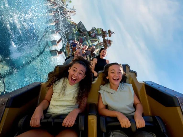 Teens on Hiccup's Wing Gliders, Universal Epic Universe
