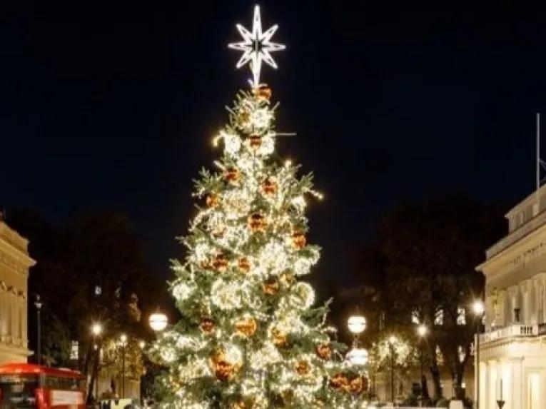 Singalong Christmas Lights with Festive Food & Drinks London Bus Tour