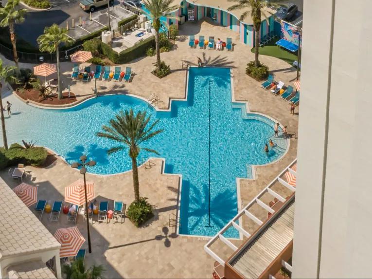 Pool_view_from_above