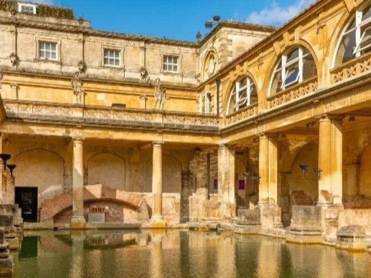 Windsor Castle, Bath & Stonehenge Tour from London