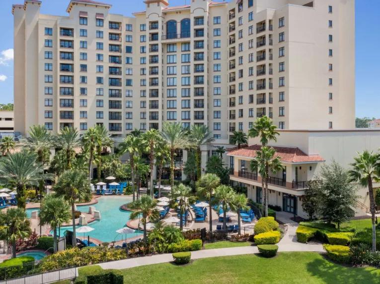 View_of_pool_and_hotel