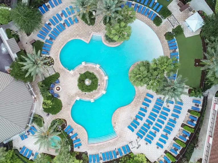 Birds-eye-view-of-pool