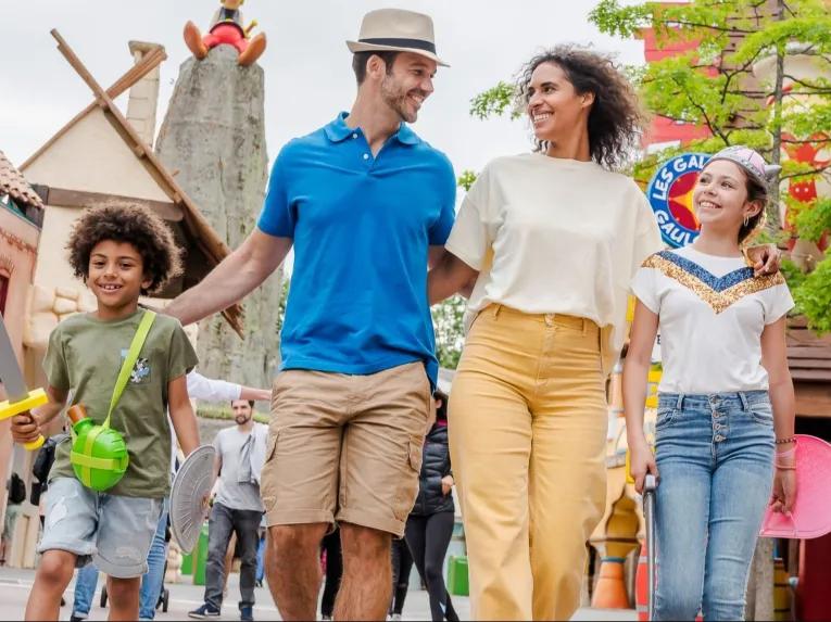 Family_at_Asterix_Park