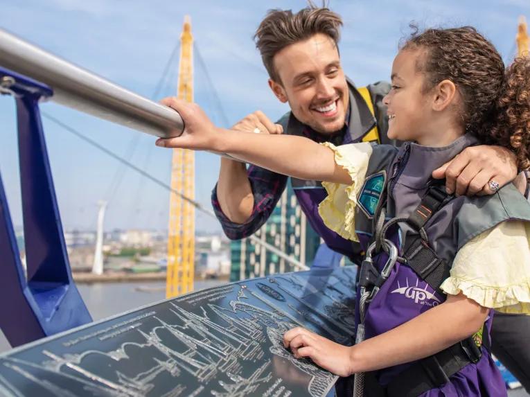 Overlooking_the_Thames