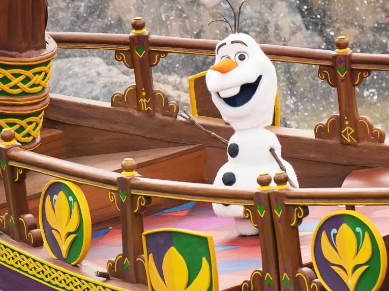 Olaf on lake in Arendelle 