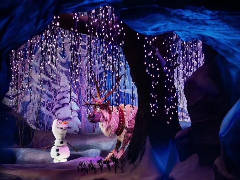 World of Frozen Olaf & Sven Frozen Ever After