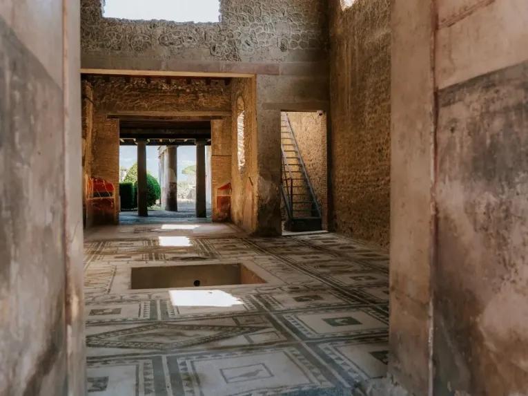 Pompeii Express Tour with Skip-the-Line & Archaeologist Guide