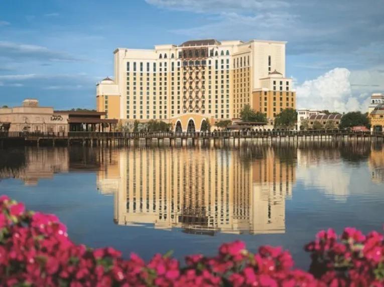 Hotel-across_the_lake
