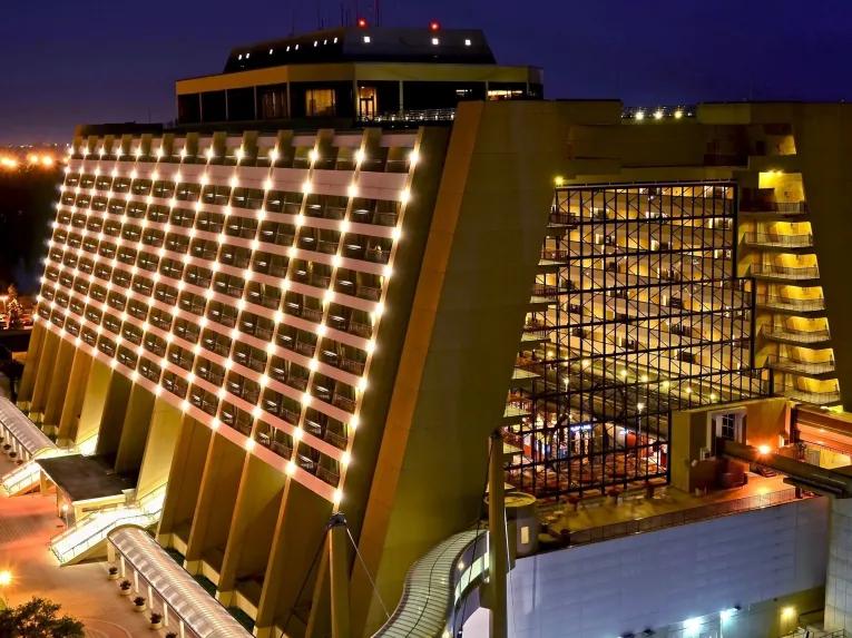 Evening-at-Contemporary-Resort