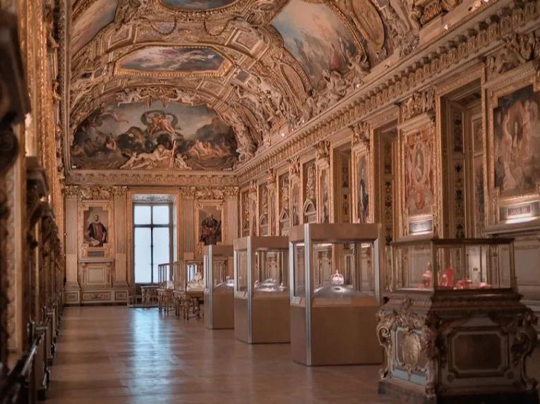 Inside_the_Louvre