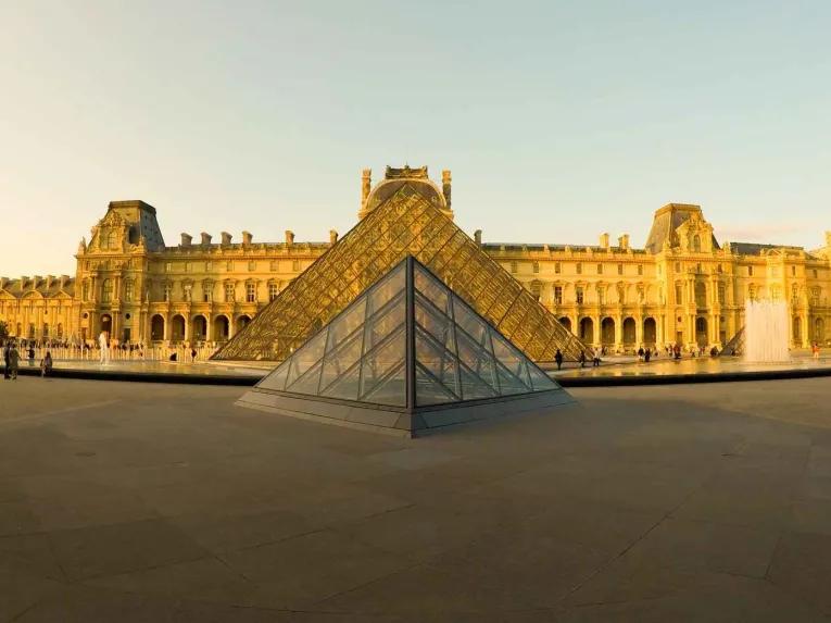 Paris City Tour Eiffel Tower views Ile de la Cite and Louvre Access