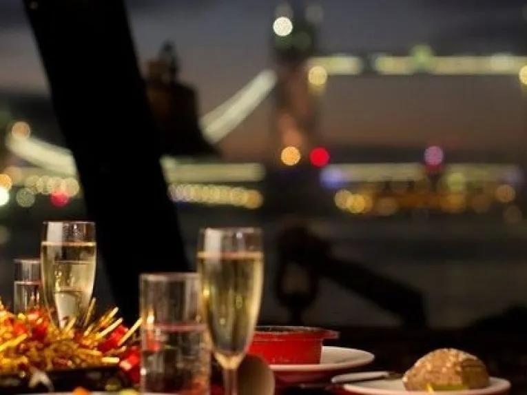 London Thames Christmas Dinner Party Cruise