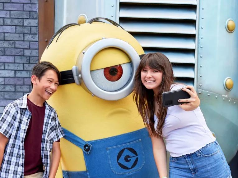 Guests with Minion at Universal Studios Hollywood