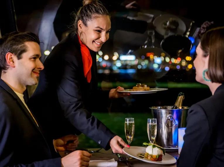 Dinner_on_Seine