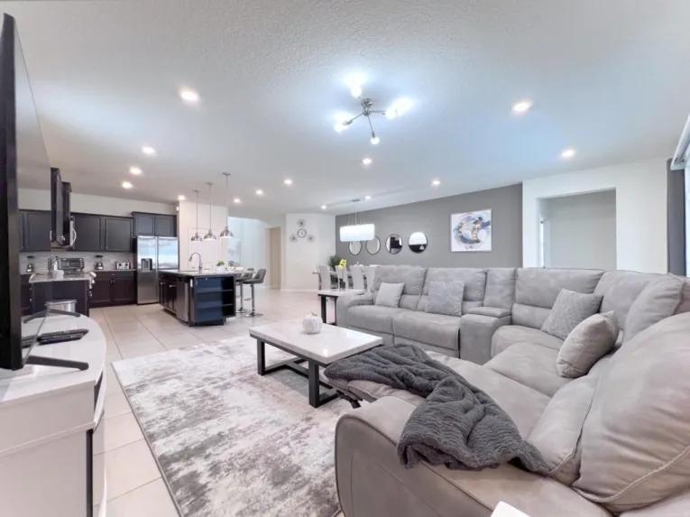Windsor Island (7389) 8-bedroom Villa in Davenport