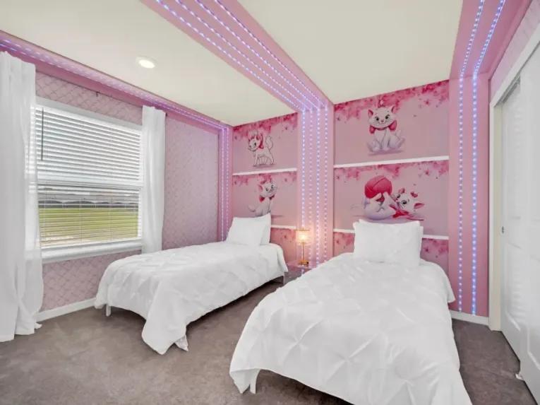 Windsor Island (8153) 8-bedroom Villa in Davenport