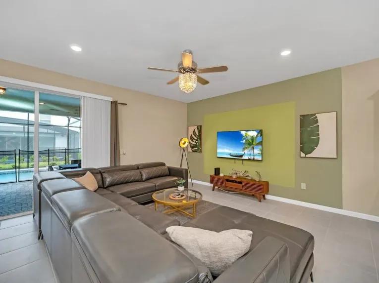 Windsor Island (24882) 10-bedroom Villa in Davenport