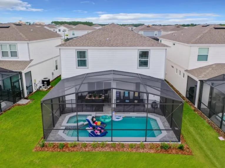 Windsor Island (11697) 7-bedroom Villa in Davenport