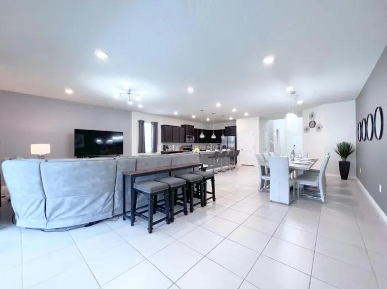 Windsor Island (7389) 8-bedroom Villa in Davenport