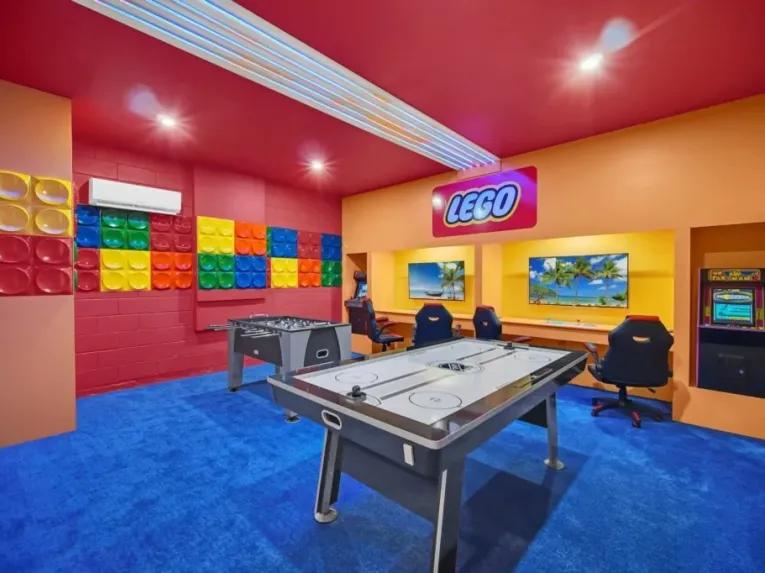 Windsor Island (8153) 8-bedroom Villa in Davenport