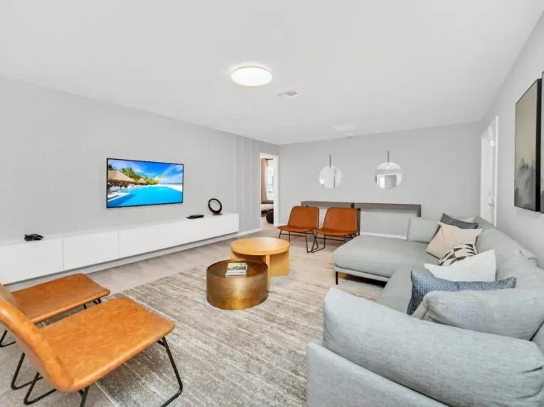 Windsor Island (6021) 8-bedroom Villa in Davenport