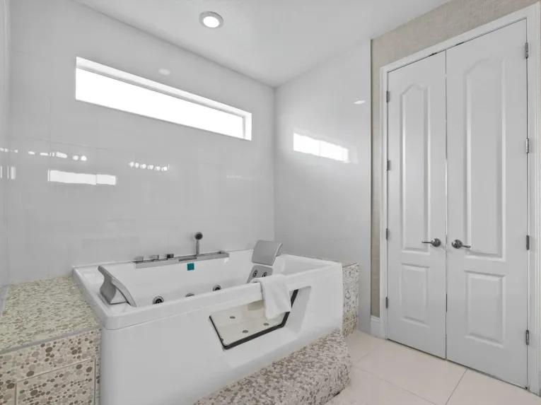 Solterra (24950) 4-bedroom Villa in Davenport